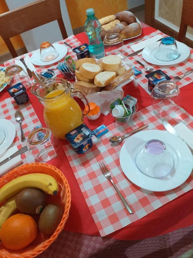 B&B Il Girasole SantʼAnna Arresi Buitenkant foto