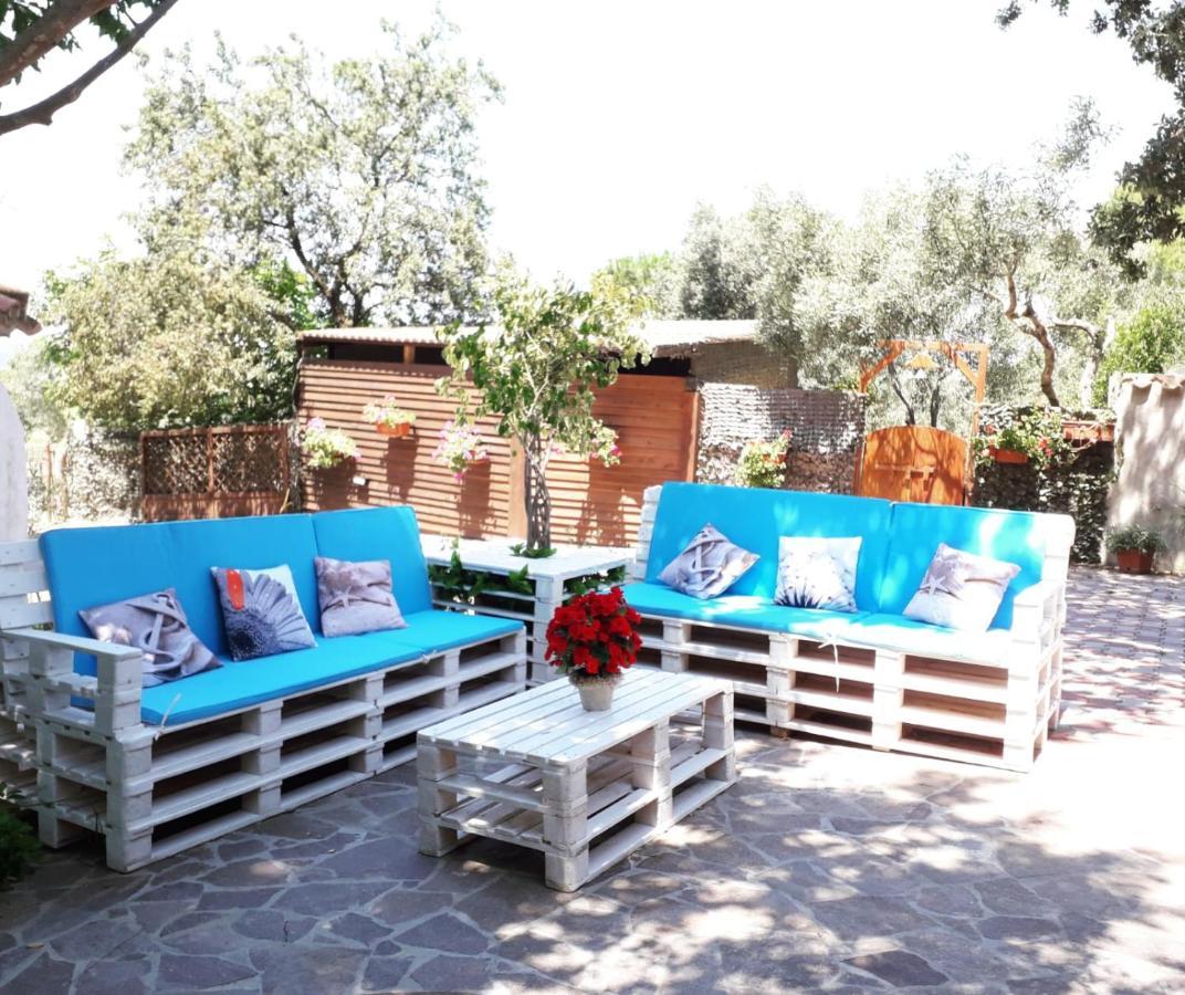 B&B Il Girasole SantʼAnna Arresi Buitenkant foto