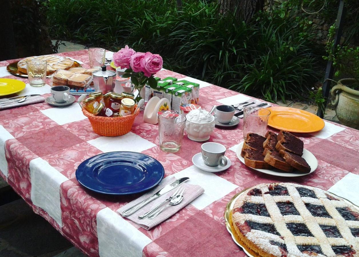 B&B Il Girasole SantʼAnna Arresi Buitenkant foto