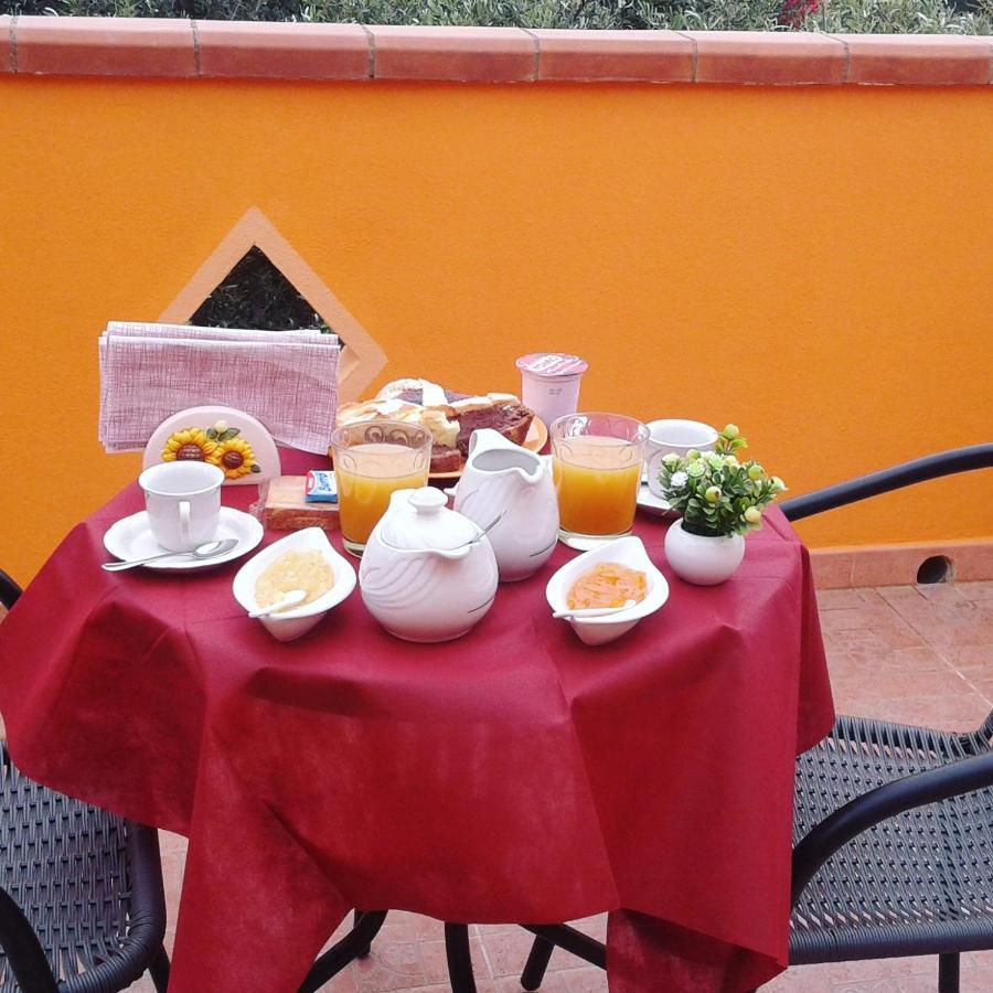 B&B Il Girasole SantʼAnna Arresi Buitenkant foto