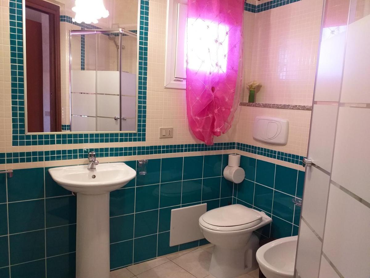 B&B Il Girasole SantʼAnna Arresi Buitenkant foto